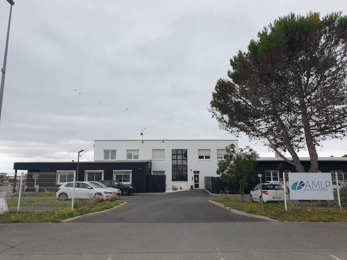 Entrée bâtiment principal